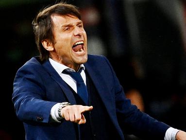 Antonio Conte - Reputasi pria Italia ini sebagai pelatih bermental juara sudah tidak perlu diragukan lagi. Tangan dinginnya sukses membawa Juventus, Chelsea hingga Inter Milan menjadi kampiun di liganya masing-masing. (AFP/Vincenzo Pinto)