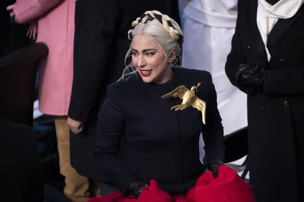 Lady Gaga di pelantikan Joe Biden, 20 Januari 2021. (Caroline Brehman/Pool Photo via AP)
