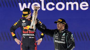 Foto: Lewis Hamilton Menang Dramatis Atas Max Verstappen, Perburuan Juara Dunia F1 2021 Semakin Memanas