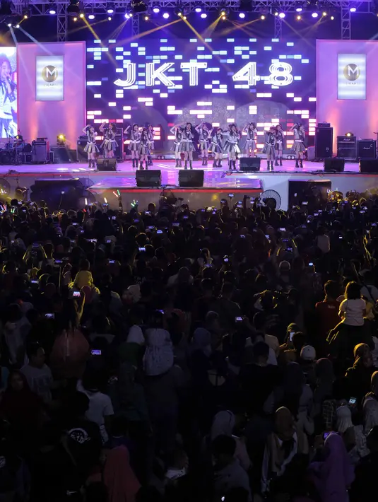 Acara Meikarta Music Festival pada Sabtu 26 Agustus 2017 berlangsung meriah. Pagelaran musik yang digelar di Central Park Meikarta, Cikarang, Jawa Barat itu sejak sore dipadati oleh remaja dan keluarga. (Nurwahyunan/Bintang.com)