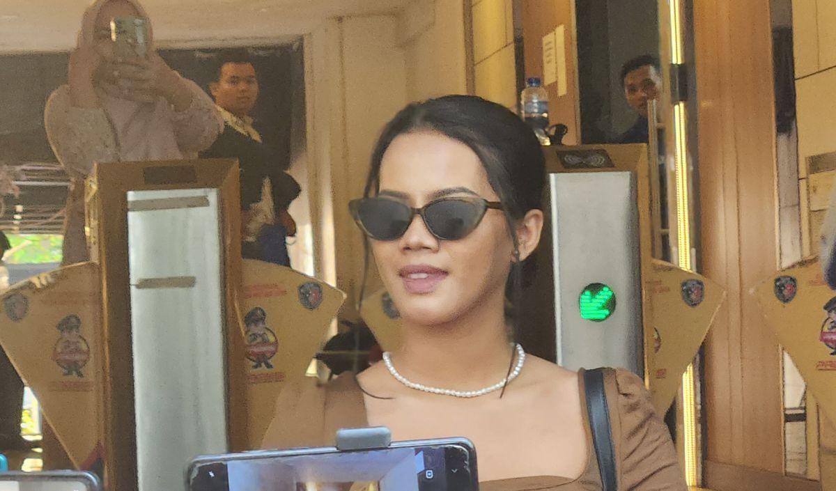 Selebgram Fransisca Candra Novitasari yang akrab disapa Siskaeee mengungkap fakta baru keterlibatannya sebagai pemeran dari rumah produksi film porno Kelasbintang.com.&nbsp;