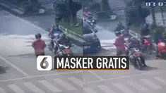 Di tengah-tengah masyarakat yang mempersoalkan harga masker yang kian mahal, pria ini justru sebaliknya. Terlihat dalam rekaman cctv ia membagikan masker secara cuma-cuma untuk pengendara motor.