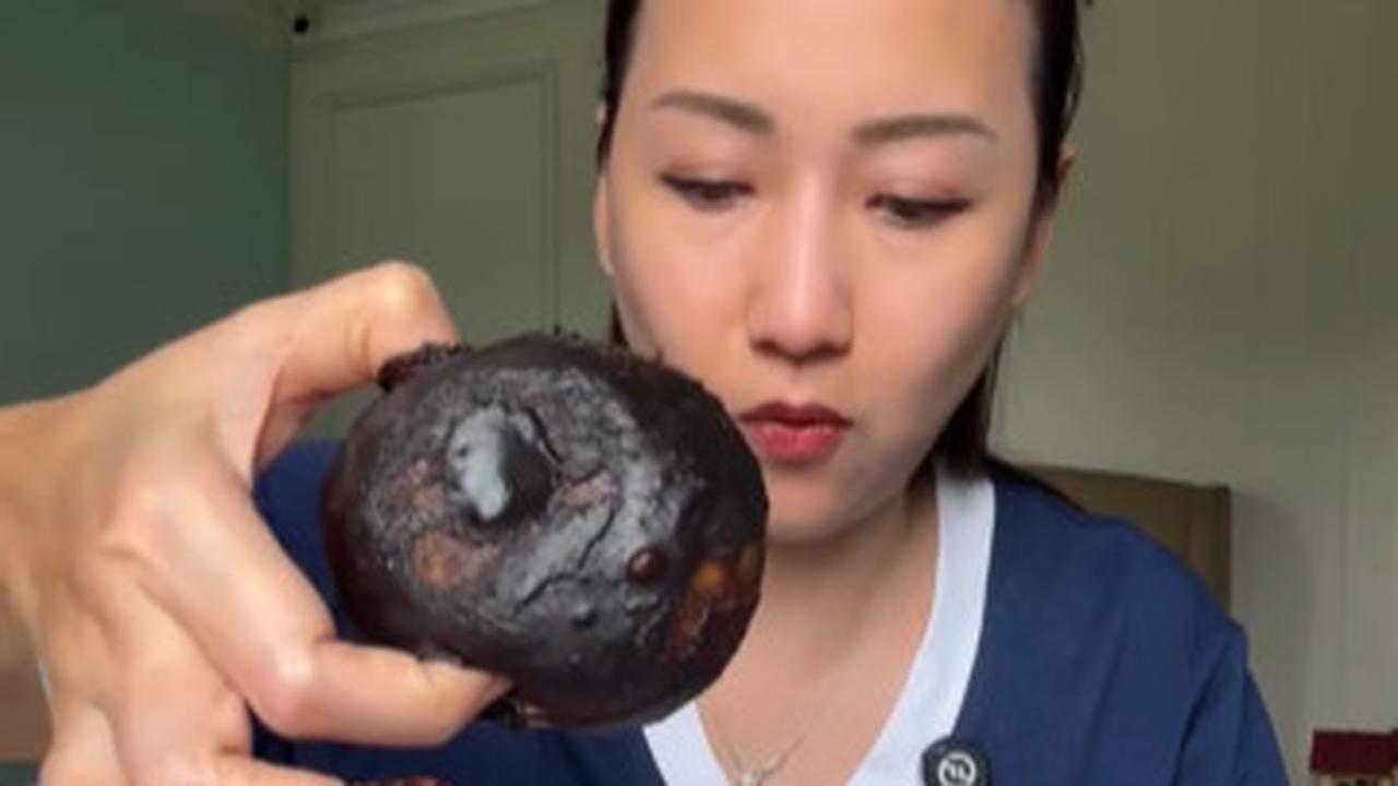 Pinkan Mambo Jual Donat Rp200 Ribu, Penampakannya Tuai Kritik - Ngaku Baru Dijual Untuk yang Maksa Beli