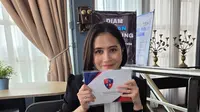 Prilly Latuconsina Resmi Raih Gelar S2 Summa Cum Laude, Omara Bangga Banget