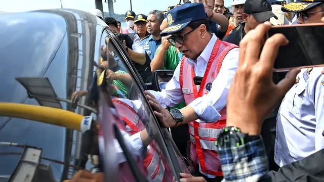 Menteri Perhubungan (Menhub) Budi Karya Sumadi saat meninjau situasi pergerakan arus balik angkutan penyeberangan rute Merak Bakauheni.