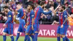 Para pemain Barcelona merayakan gol yang dicetak oleh Paco Alcacer ke gawang Athletic Bilbao pada laga Liga Spanyol di Stadion Camp Nou, Spanyol, Sabtu (4/2/2017). Barcelona menang 3-0 atas Bilbao. (EPA/Toni Albir)