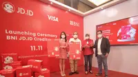 Direktur Bisnis Konsumer BNI (Persero) Corina Leyla Karnalies dalam acara peluncuran kartu kredit BNI JD.ID di Jakarta, Kamis (11/11/2021).