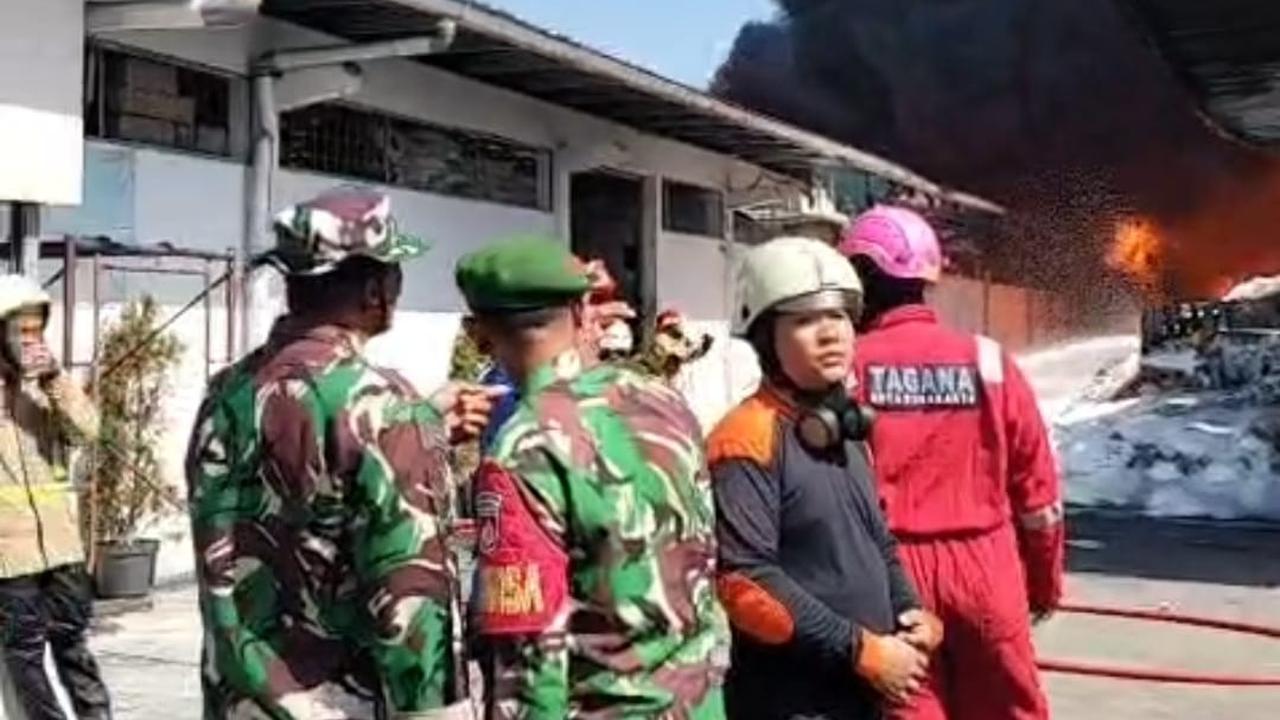 Pabrik PT Porto Indonesia Sejahtera Kebakaran