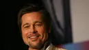 Problema rumah tangganya bersama Angelina Jolie memang membuat Brad Pitt sangat tertekan. Untuk mengatasinya itu, dikabarkan Pitt melakukan operasi plastik untuk mengatasi masalah pada wajahnya. (AFP/Bintang.com)