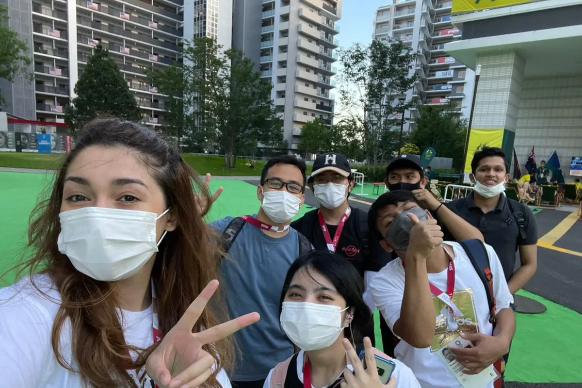 Nasya Abeba relawan WNI yang bertugas di Athlete Village, memastikan kebersihan kamar atlet (Foto KBRI Tokyo)