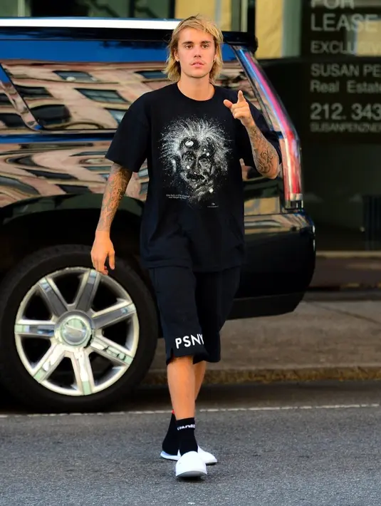 "Kamu miliki hari yang buruk. Kamu miliki hari yang buruk. Ini bukanlah kenyataan jika tak miliki hari yang buruk," ujar Justin. (instagram/justinbiebertrackerrr)