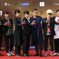 "Aku sangat mencintai para ELF diseluruh dunia, aku berharap kalian tak ada hentinya mencintai kami, kami akan selalu cinta kalian,"ungkap Leeteuk leader Super Junior. (AFP / MOHD RASFAN)