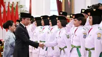 Presiden Jokowi dan anggota Paskibraka Nasional 2023. (Foto: Dok. Instagram @jokowi)