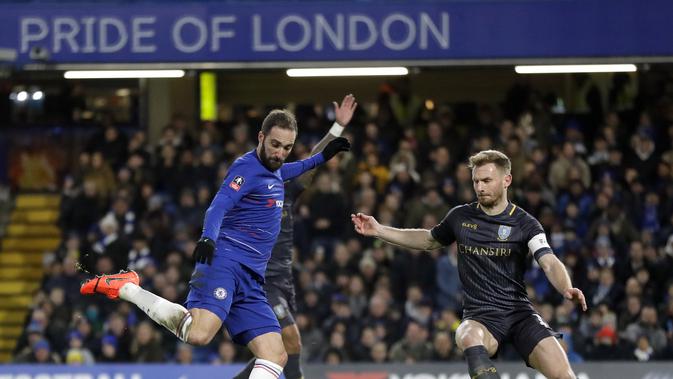 Gonzalo Higuain melakoni debut di Chelsea saat mengalahkan Sheffield Wednesday pada putaran keempat Piala FA, di Stamford Bridge, Senin (28/1/2019) dini hari WIB. (AP Photo/Kirsty Wigglesworth)