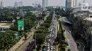 Foto udara kemacetan saat penyekatan kendaraan di Jalan Pemuda, Jakarta Selatan, Kamis (15/7/2021). Polda Metro Jaya menambahkan penyekatan 100 titik di Jakarta dan sekitarnya pada hari ini selama penerapan Pemberlakuan Pembatasan Kegiatan Masyarakat (PPKM) darurat. (Liputan6.com/Johan Tallo)