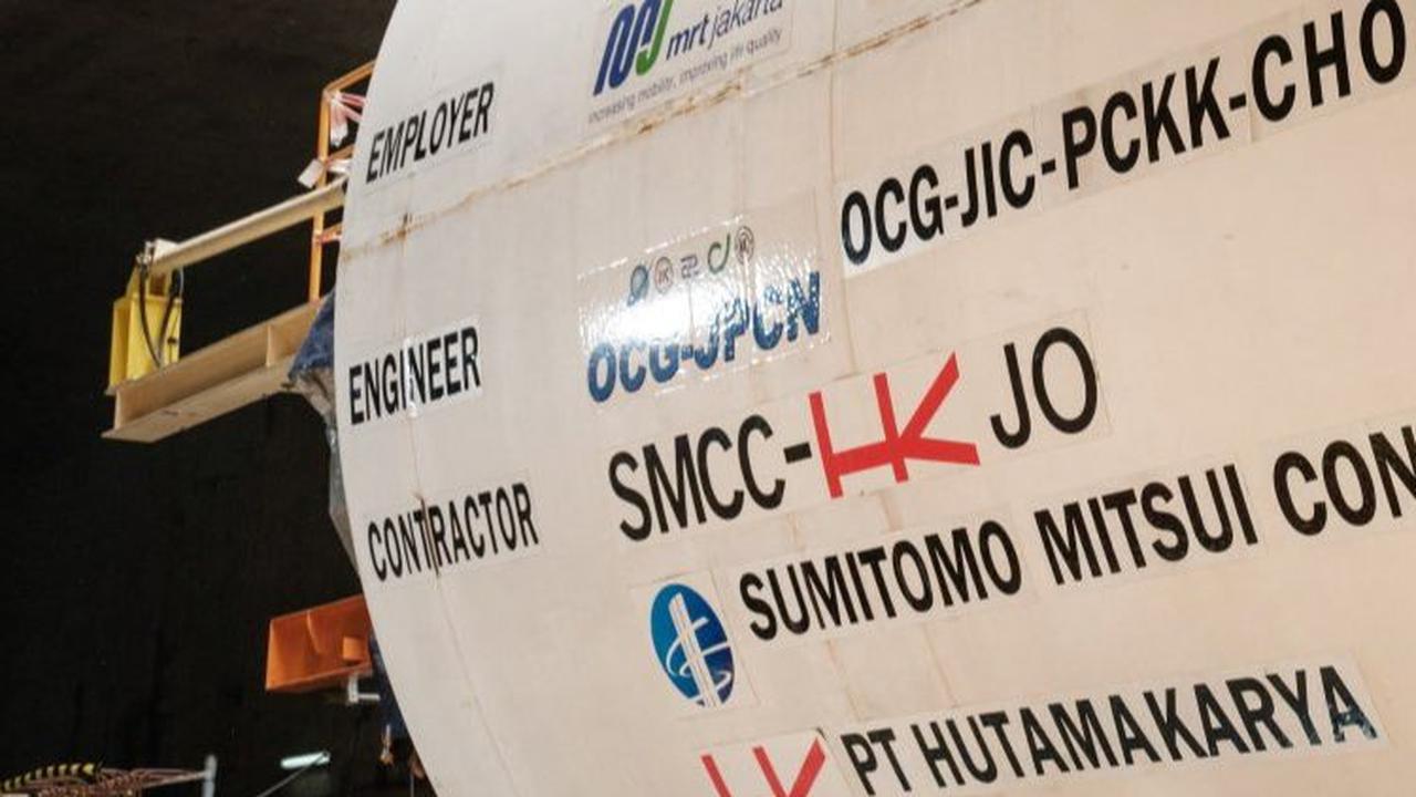 Pengerjaan MRT Jakarta Fase 2A saat ini terbagi menjadi beberapa segmen, yaitu segmen satu Bundaran HI-Harmoni yang ditargetkan selesai pada 2027, dan segmen dua Harmoni-Kota yang ditargetkan selesai pada 2029.&nbsp;Foto: Yasuyoshi Chiba/AFP