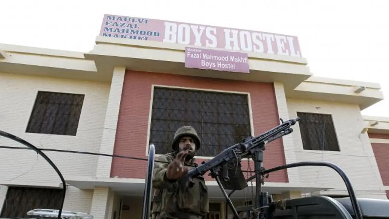 Tak Akui Serangan di Kampus Pakistan, Taliban 'Pecah' Kongsi