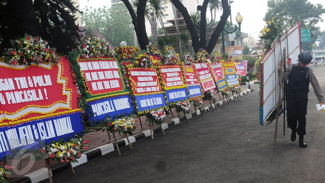 Mabes Polri Diserbu Karangan Bunga