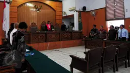 Suasana sidang praperadilan Novel Baswedan dengan agenda pembacaan keputusan hakim di Pengadilan Negeri Jakarta Selatan, Selasa (9/6/2015).  Hakim tunggal Zuhari menolak gugatan praperadilan yang diajukan Novel Baswedan (Liputan6.com/Yoppy Renato)