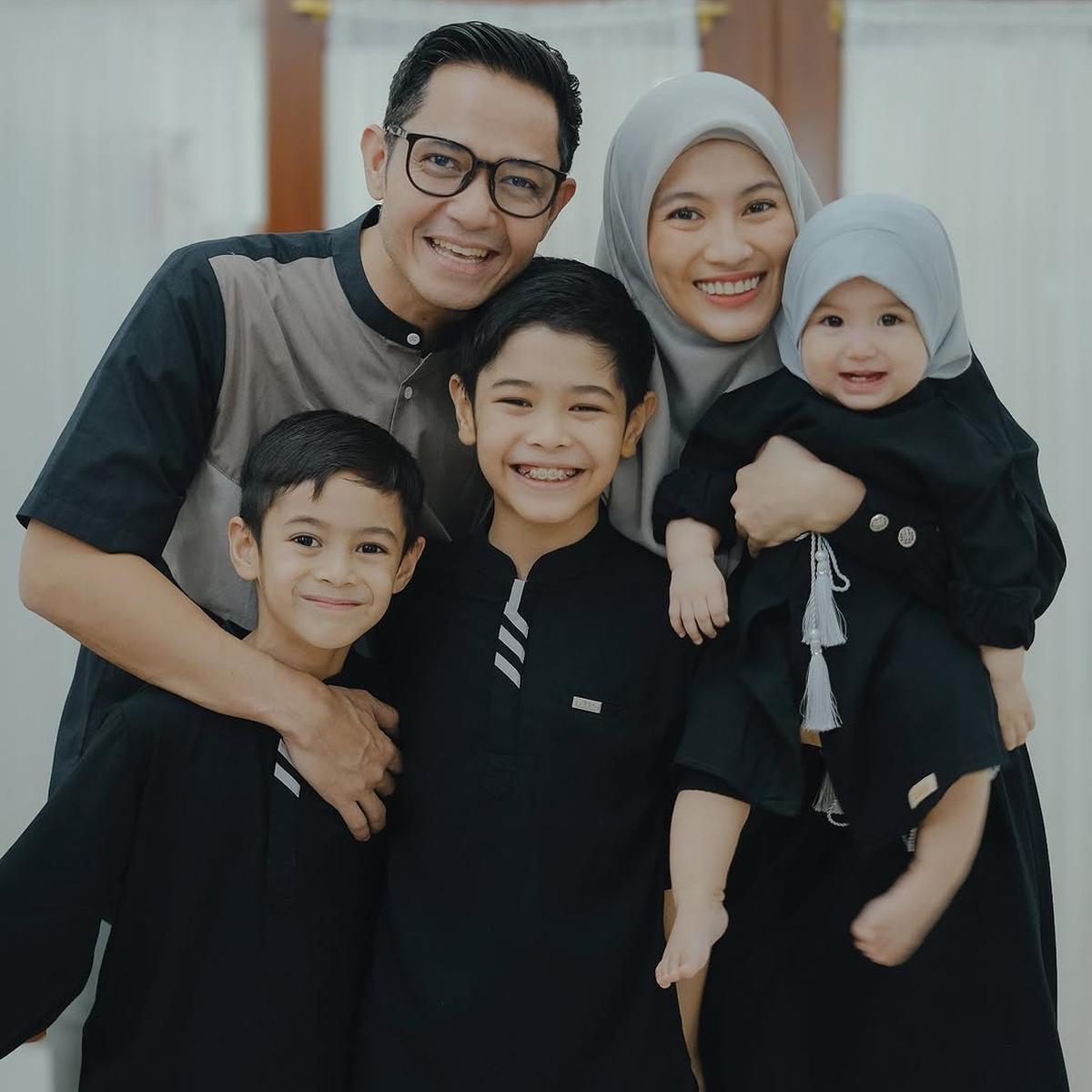 Rekomendasi Baju Muslim Couple ala Alyssa Soebandono dan Dude Harlino