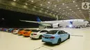 Deretan mobil BMW M2 menghiasi First Class Flying Experience dalam program penjualan inovatif dari THE NEW 7 dengan 120.000 poin GarudaMiles dan peluncuran Pesawat Garuda Indonesia Airbus 330-900 neo di Bandara Soetta Tangerang, (27/11/2019). (Liputan6.com/HO/Ismail)