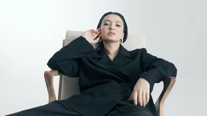 Raline Shah Merasa Percaya Diri dengan Outfit hingga Makeup yang Tepat