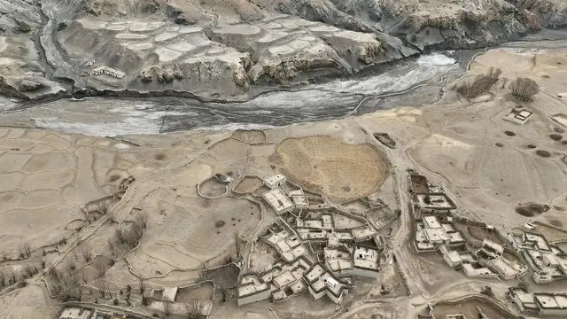 Kekeringan yang Memaksa Sebuah Desa di Himalaya Nepal Direlokasi