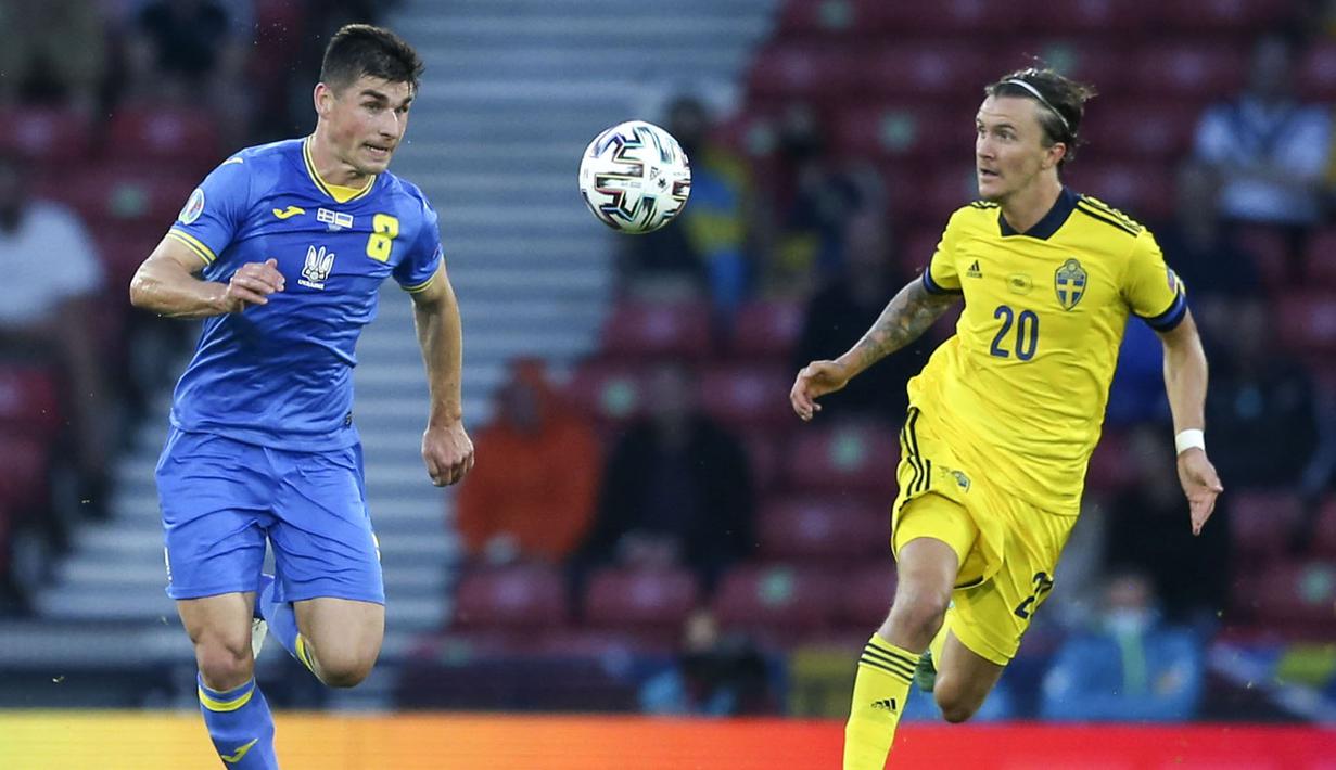 Tempo permainan di babak kedua menjadi lebih seru. Jual beli serangan antara Ukraina dan Swedia lebih intens. Kedua kubu memiliki keinginan kuat untuk meraih kemenangan. (Foto: AP/Pool/Robert Perry)