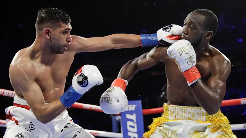 Amir Khan Menyerah, Terence Crawford Menang TKO