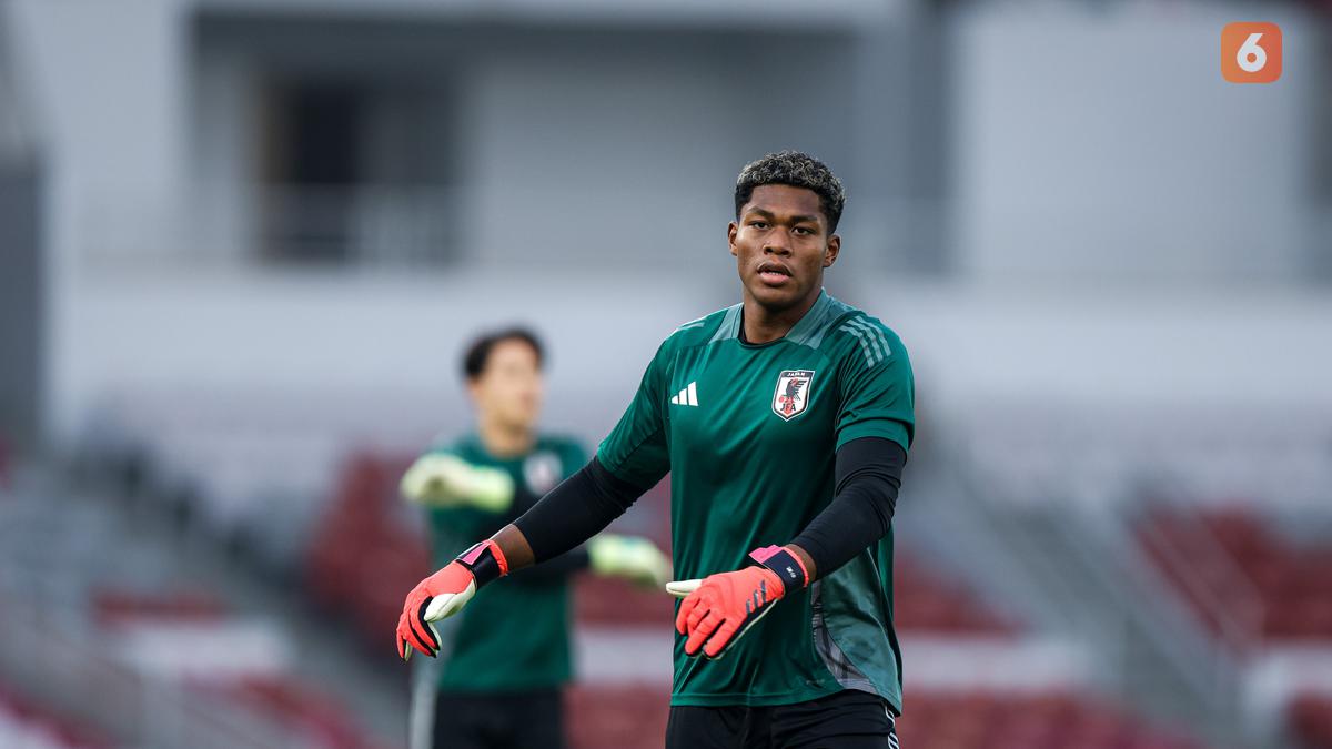 PSG Lirik Kiper Jepang Zion Suzuki di Tengah Evaluasi Penjaga Gawang Klub