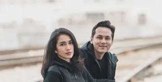 Menikah pada 2012, pasangan selebriti Ussy Sulistiawaty dan Andhika Pratam masih terlihat romantis [@ussypratama]
