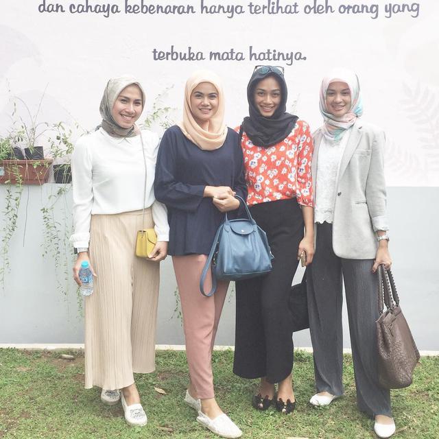 6 Potret Indah Indriana 'Istri Kedua' Pakai Hijab, Tampil Menawan