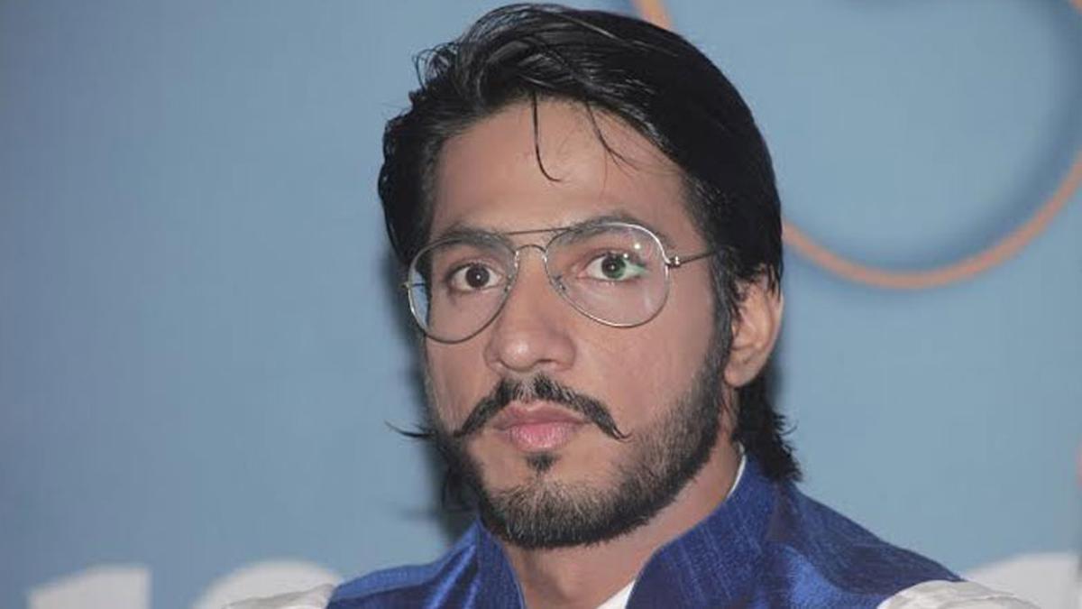 Jadi Orang Buta, Thakur `Dretarastra` Anoop Singh Latihan 2 Tahun