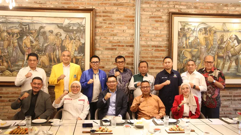 Bakal calon gubernur atau Bakal Cagub Jakarta Ridwan Kamil makan siang dengan pimpinan partai politik (parpol) pendukungnya pada Pemilihan Kepala Daerah atau Pilkada Jakarta 2024 pada hari ini, Senin (19/2024).