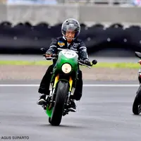 Presiden Joko Widodo atau Jokowi menjajal trek saat meresmikan Sirkuit Mandalika di Lombok Tengah, Nusa Tenggara Barat (NTB) pada Jumat (12/11/2021). Peresmian Sirkuit Mandalika dilakukan sepekan sebelum balapan WSBK digelar disana. (Foto: Agus Suparto/Biro Sekretariat Kepresidenan)