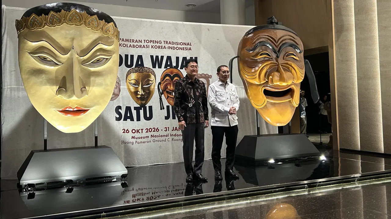Duta Besar Korea Selatan Yoon Soon-gu dan Menteri Kebudayaan Fadli Zon di Pembukaan Pameran Kolaborasi RI-Korea Selatan Senin (26/10/2026) (Dok:Liputan6/Nasywa Fakhirah)