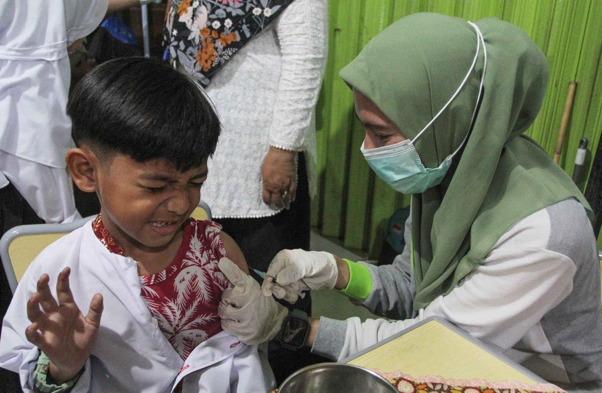 FOTO: Antusias Siswa SD Ikuti Imunisasi Massal BIAS 2025