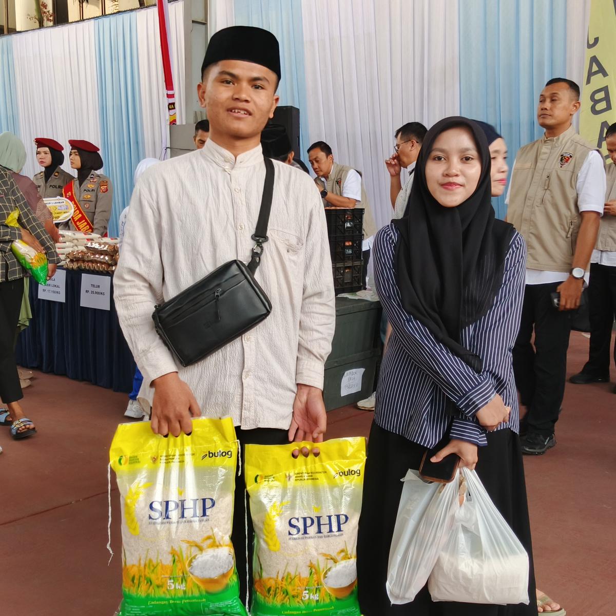 Demi Santri di Pesantren, Mukhlis Borong Sembako Murah di Mapolda Jabar