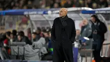 Pelatih Juventus Luciano Spalletti mengamati jalannya pertandingan pada laga fase liga Liga Champions antara Monaco vs Juventus di Monaco, Rabu, 28 Januari 2026. (AP Photo/Philippe Magoni)