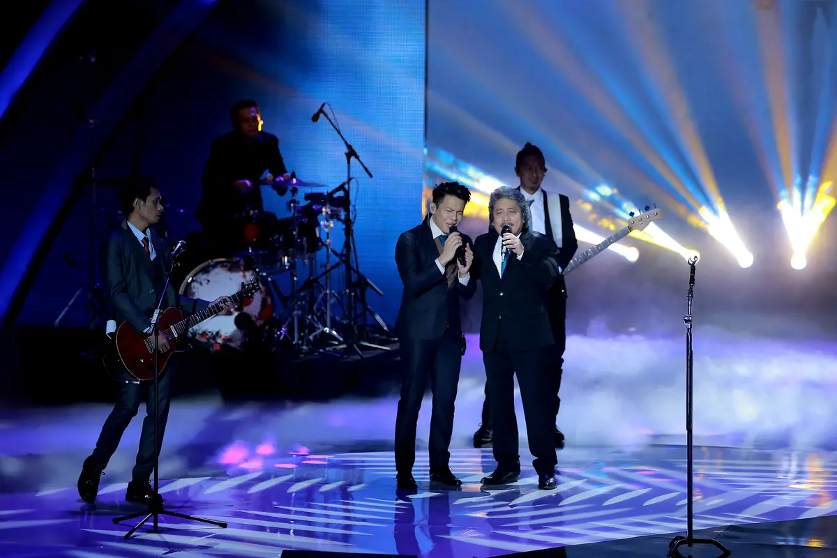[Bintang] NOAH Bawakan 'Sajadah Panjang' Bimbo di The Biggest Concert 