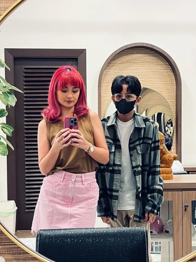 Joanna Alexandra kelewat awet muda, foto bareng anak dikira adik kakak