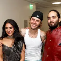 Mulai dari Rihanna, Katy Perry, hingga Justin Bieber, berikut deretan gaya penyanyi top dunia tampil di pesta prewedding anak crazy rich India, Anant Ambani dan Radhika Merchant.