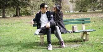 Pasangan Sandra Dewi dan Harvey Moeis tengah menanti kehadiran buah hatinya yang masih dalam kandungan. Belum lama ini, pasangan yang selalu tampil romantis itu melakukan babymoon. (Instagram/sandradewi88)