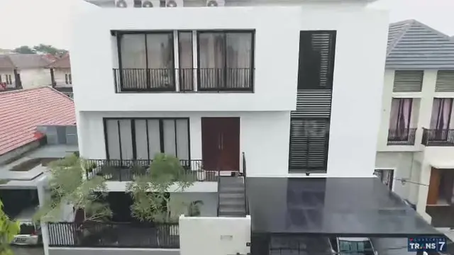 Rumah mewah Nikita Mirzani (YouTube/Trans7 Official)