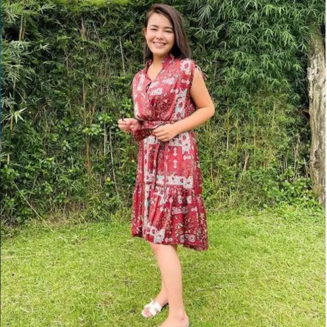 Gaya Simpel Amanda Manopo dengan Baju Rumahan dan Makeup Tipis