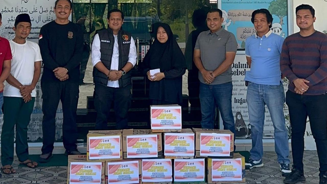 Satresnarkoba Polres Bengkalis Berbagi Sembako Sambil Sosialisasi Pilkada