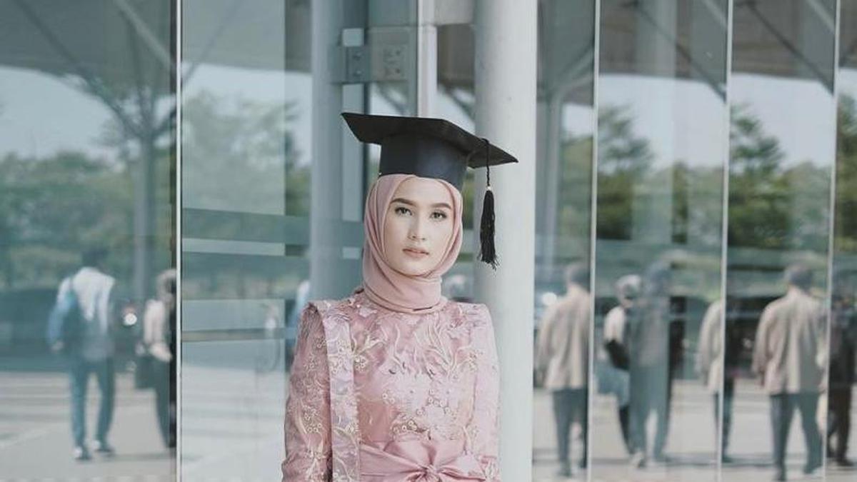 Inspirasi Model Rambut untuk Wisuda yang Cantik dan Anggun