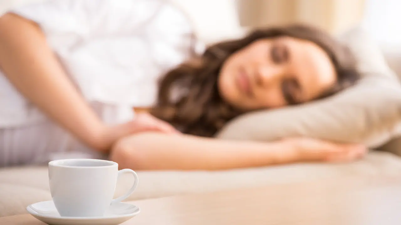 Kombinasi Dahsyat Minum Kopi dan Tidur Siang (VGstockstudio/Shutterstock)