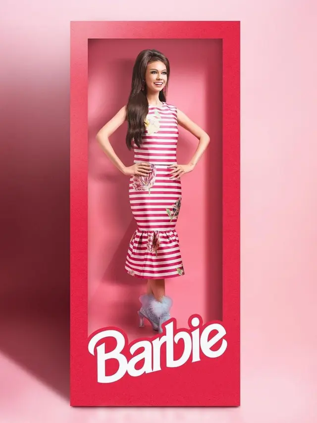Yuki Kato Cosplay Jadi Barbie