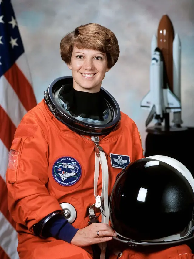 Pada 3 Februari 1995, Eileen Collins merupakan astronot wanita pertama yang mengemudikan pesawat ulang-alik, Discovery. (Dok: NASA)